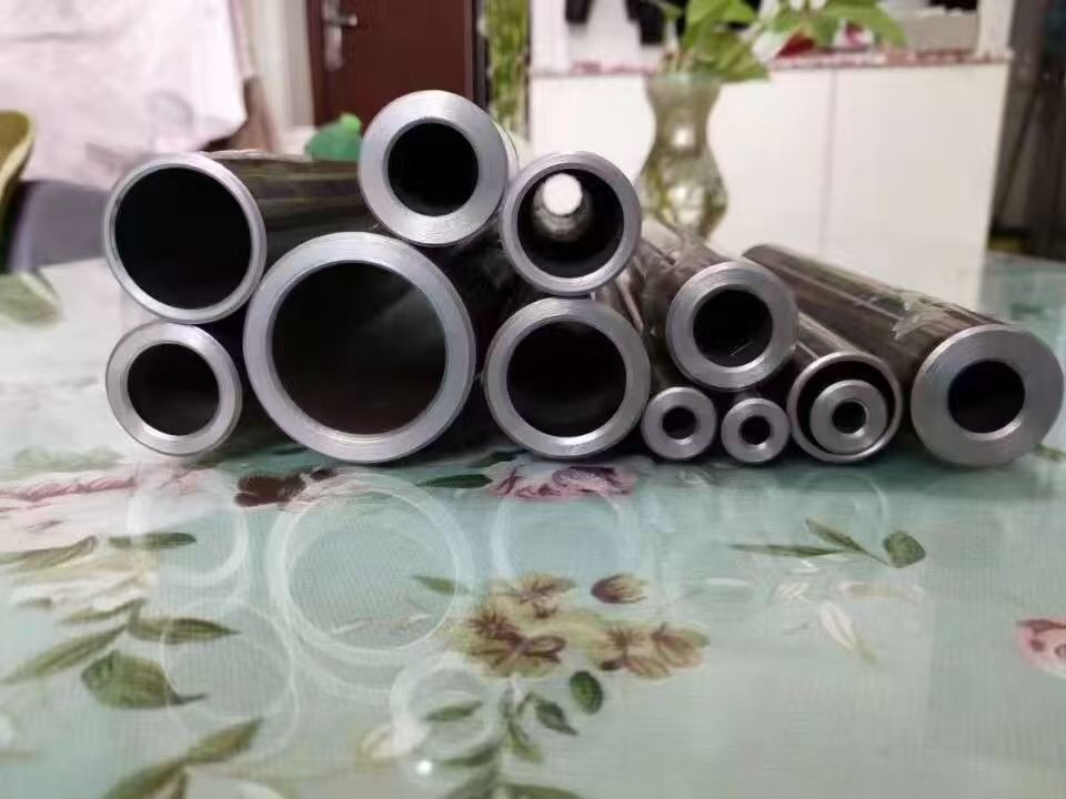 精密無(wú)縫鋼管樣品展示